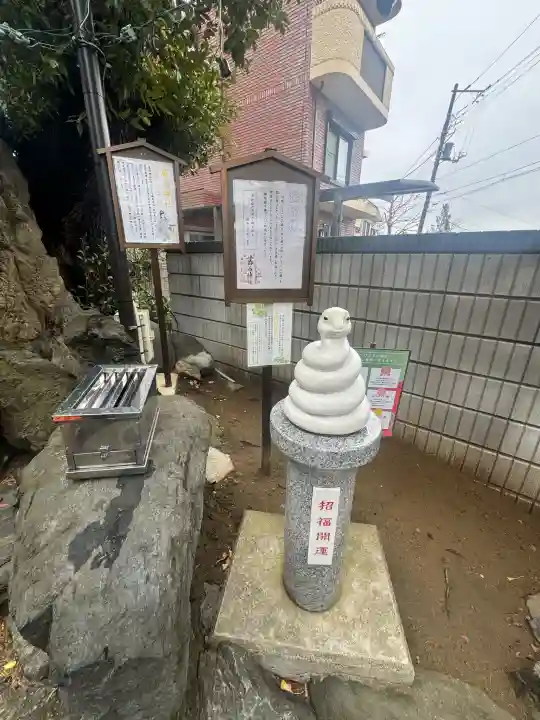 葛西神社の{uncategorized: "未分類", other: "その他", undefined: "問題あり", building: "その他建物", grave: "お墓", sacred_gate: "鳥居", guardian: "狛犬", statue: "像", buddha: "仏像", history: "歴史", nature: "自然", garden: "庭園", animal: "動物", pagoda: "塔", temizu: "手水舎", mountain_gate: "山門・神門", sanctuary: "本殿・本堂", subordinate: "末社・摂社", art: "芸術", scenery: "景色", jizo: "地蔵", ema: "絵馬", goshuin: "御朱印", omikuji: "おみくじ", items: "授与品その他", amulet: "お守り", goshuincho: "御朱印帳", eats: "食事", festival: "お祭り", votive_dance: "神楽", shichigosan: "七五三参", wedding: "結婚式", experience: "体験その他", initially: "初詣", around: "周辺", anti_infection: "感染症対策"}