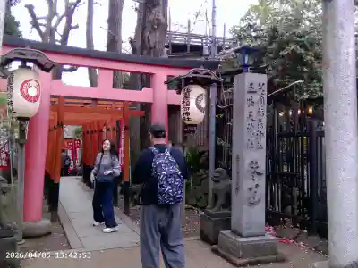 花園稲荷神社の{uncategorized: "未分類", other: "その他", undefined: "問題あり", building: "その他建物", grave: "お墓", sacred_gate: "鳥居", guardian: "狛犬", statue: "像", buddha: "仏像", history: "歴史", nature: "自然", garden: "庭園", animal: "動物", pagoda: "塔", temizu: "手水舎", mountain_gate: "山門・神門", sanctuary: "本殿・本堂", subordinate: "末社・摂社", art: "芸術", scenery: "景色", jizo: "地蔵", ema: "絵馬", goshuin: "御朱印", omikuji: "おみくじ", items: "授与品その他", amulet: "お守り", goshuincho: "御朱印帳", eats: "食事", festival: "お祭り", votive_dance: "神楽", shichigosan: "七五三参", wedding: "結婚式", experience: "体験その他", initially: "初詣", around: "周辺", anti_infection: "感染症対策"}