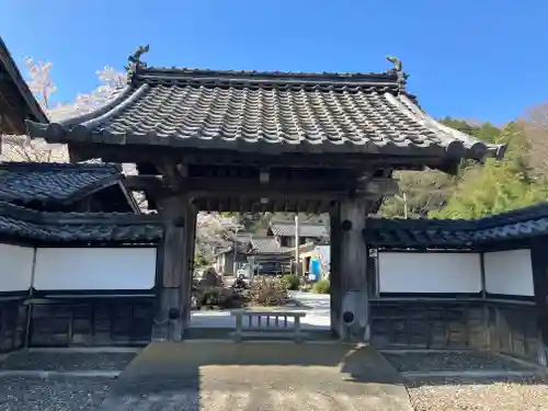 観音寺の山門