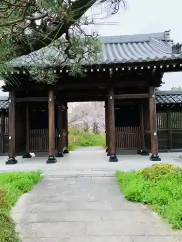 興正寺の山門