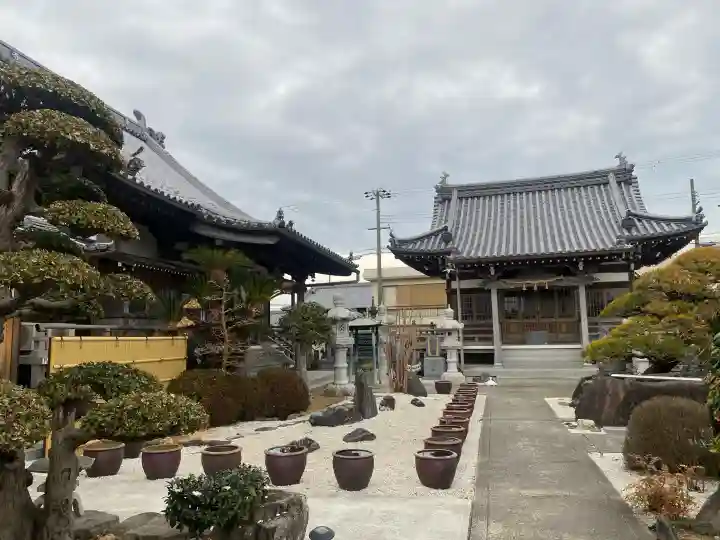 万福寺の{uncategorized: "未分類", other: "その他", undefined: "問題あり", building: "その他建物", grave: "お墓", sacred_gate: "鳥居", guardian: "狛犬", statue: "像", buddha: "仏像", history: "歴史", nature: "自然", garden: "庭園", animal: "動物", pagoda: "塔", temizu: "手水舎", mountain_gate: "山門・神門", sanctuary: "本殿・本堂", subordinate: "末社・摂社", art: "芸術", scenery: "景色", jizo: "地蔵", ema: "絵馬", goshuin: "御朱印", omikuji: "おみくじ", items: "授与品その他", amulet: "お守り", goshuincho: "御朱印帳", eats: "食事", festival: "お祭り", votive_dance: "神楽", shichigosan: "七五三参", wedding: "結婚式", experience: "体験その他", initially: "初詣", around: "周辺", anti_infection: "感染症対策"}