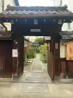 本光寺の{uncategorized: "未分類", other: "その他", undefined: "問題あり", building: "その他建物", grave: "お墓", sacred_gate: "鳥居", guardian: "狛犬", statue: "像", buddha: "仏像", history: "歴史", nature: "自然", garden: "庭園", animal: "動物", pagoda: "塔", temizu: "手水舎", mountain_gate: "山門・神門", sanctuary: "本殿・本堂", subordinate: "末社・摂社", art: "芸術", scenery: "景色", jizo: "地蔵", ema: "絵馬", goshuin: "御朱印", omikuji: "おみくじ", items: "授与品その他", amulet: "お守り", goshuincho: "御朱印帳", eats: "食事", festival: "お祭り", votive_dance: "神楽", shichigosan: "七五三参", wedding: "結婚式", experience: "体験その他", initially: "初詣", around: "周辺", anti_infection: "感染症対策"}
