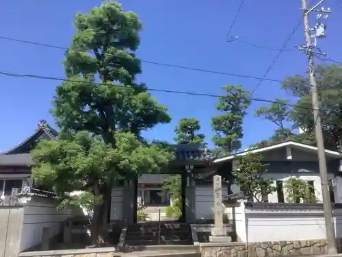 聖徳寺の山門