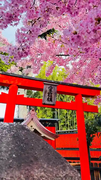 車折神社の{uncategorized: "未分類", other: "その他", undefined: "問題あり", building: "その他建物", grave: "お墓", sacred_gate: "鳥居", guardian: "狛犬", statue: "像", buddha: "仏像", history: "歴史", nature: "自然", garden: "庭園", animal: "動物", pagoda: "塔", temizu: "手水舎", mountain_gate: "山門・神門", sanctuary: "本殿・本堂", subordinate: "末社・摂社", art: "芸術", scenery: "景色", jizo: "地蔵", ema: "絵馬", goshuin: "御朱印", omikuji: "おみくじ", items: "授与品その他", amulet: "お守り", goshuincho: "御朱印帳", eats: "食事", festival: "お祭り", votive_dance: "神楽", shichigosan: "七五三参", wedding: "結婚式", experience: "体験その他", initially: "初詣", around: "周辺", anti_infection: "感染症対策"}