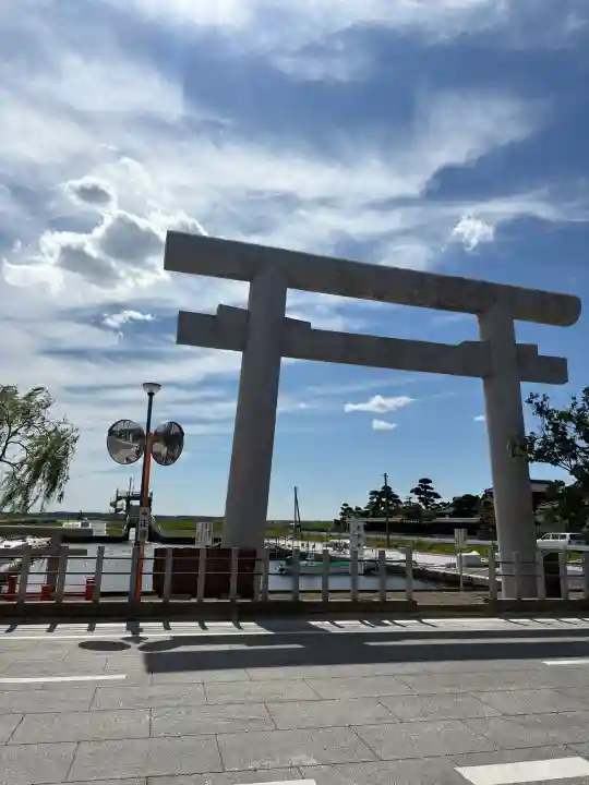息栖神社の{uncategorized: "未分類", other: "その他", undefined: "問題あり", building: "その他建物", grave: "お墓", sacred_gate: "鳥居", guardian: "狛犬", statue: "像", buddha: "仏像", history: "歴史", nature: "自然", garden: "庭園", animal: "動物", pagoda: "塔", temizu: "手水舎", mountain_gate: "山門・神門", sanctuary: "本殿・本堂", subordinate: "末社・摂社", art: "芸術", scenery: "景色", jizo: "地蔵", ema: "絵馬", goshuin: "御朱印", omikuji: "おみくじ", items: "授与品その他", amulet: "お守り", goshuincho: "御朱印帳", eats: "食事", festival: "お祭り", votive_dance: "神楽", shichigosan: "七五三参", wedding: "結婚式", experience: "体験その他", initially: "初詣", around: "周辺", anti_infection: "感染症対策"}