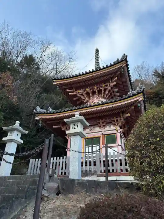 神咒寺の{uncategorized: "未分類", other: "その他", undefined: "問題あり", building: "その他建物", grave: "お墓", sacred_gate: "鳥居", guardian: "狛犬", statue: "像", buddha: "仏像", history: "歴史", nature: "自然", garden: "庭園", animal: "動物", pagoda: "塔", temizu: "手水舎", mountain_gate: "山門・神門", sanctuary: "本殿・本堂", subordinate: "末社・摂社", art: "芸術", scenery: "景色", jizo: "地蔵", ema: "絵馬", goshuin: "御朱印", omikuji: "おみくじ", items: "授与品その他", amulet: "お守り", goshuincho: "御朱印帳", eats: "食事", festival: "お祭り", votive_dance: "神楽", shichigosan: "七五三参", wedding: "結婚式", experience: "体験その他", initially: "初詣", around: "周辺", anti_infection: "感染症対策"}