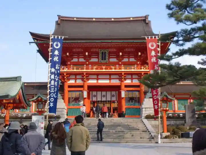 伏見稲荷大社の山門・神門