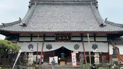 本覚寺の{uncategorized: "未分類", other: "その他", undefined: "問題あり", building: "その他建物", grave: "お墓", sacred_gate: "鳥居", guardian: "狛犬", statue: "像", buddha: "仏像", history: "歴史", nature: "自然", garden: "庭園", animal: "動物", pagoda: "塔", temizu: "手水舎", mountain_gate: "山門・神門", sanctuary: "本殿・本堂", subordinate: "末社・摂社", art: "芸術", scenery: "景色", jizo: "地蔵", ema: "絵馬", goshuin: "御朱印", omikuji: "おみくじ", items: "授与品その他", amulet: "お守り", goshuincho: "御朱印帳", eats: "食事", festival: "お祭り", votive_dance: "神楽", shichigosan: "七五三参", wedding: "結婚式", experience: "体験その他", initially: "初詣", around: "周辺", anti_infection: "感染症対策"}