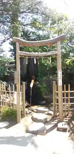 越ヶ谷久伊豆神社の庭園