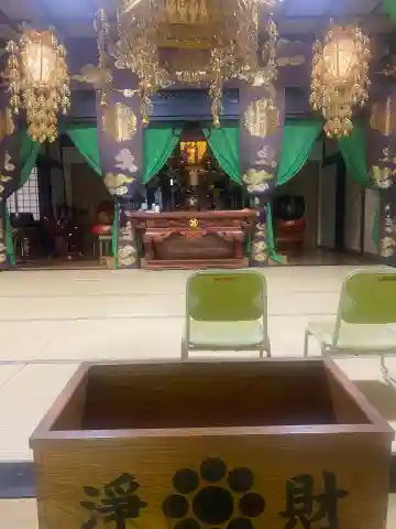 含蔵寺の本殿・本堂