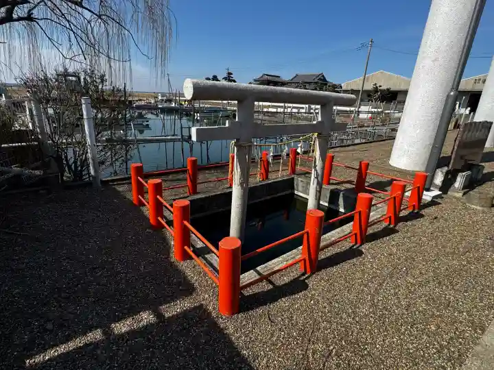 息栖神社の{uncategorized: "未分類", other: "その他", undefined: "問題あり", building: "その他建物", grave: "お墓", sacred_gate: "鳥居", guardian: "狛犬", statue: "像", buddha: "仏像", history: "歴史", nature: "自然", garden: "庭園", animal: "動物", pagoda: "塔", temizu: "手水舎", mountain_gate: "山門・神門", sanctuary: "本殿・本堂", subordinate: "末社・摂社", art: "芸術", scenery: "景色", jizo: "地蔵", ema: "絵馬", goshuin: "御朱印", omikuji: "おみくじ", items: "授与品その他", amulet: "お守り", goshuincho: "御朱印帳", eats: "食事", festival: "お祭り", votive_dance: "神楽", shichigosan: "七五三参", wedding: "結婚式", experience: "体験その他", initially: "初詣", around: "周辺", anti_infection: "感染症対策"}