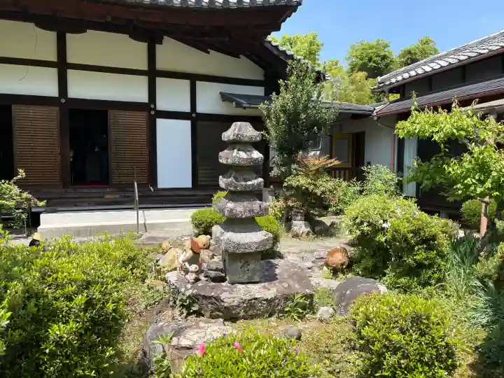惠心院(恵心院)の{uncategorized: "未分類", other: "その他", undefined: "問題あり", building: "その他建物", grave: "お墓", sacred_gate: "鳥居", guardian: "狛犬", statue: "像", buddha: "仏像", history: "歴史", nature: "自然", garden: "庭園", animal: "動物", pagoda: "塔", temizu: "手水舎", mountain_gate: "山門・神門", sanctuary: "本殿・本堂", subordinate: "末社・摂社", art: "芸術", scenery: "景色", jizo: "地蔵", ema: "絵馬", goshuin: "御朱印", omikuji: "おみくじ", items: "授与品その他", amulet: "お守り", goshuincho: "御朱印帳", eats: "食事", festival: "お祭り", votive_dance: "神楽", shichigosan: "七五三参", wedding: "結婚式", experience: "体験その他", initially: "初詣", around: "周辺", anti_infection: "感染症対策"}