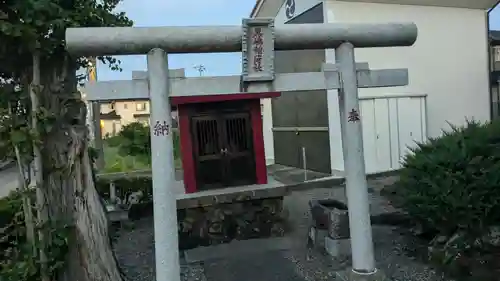 黒嶋稲荷神社の鳥居