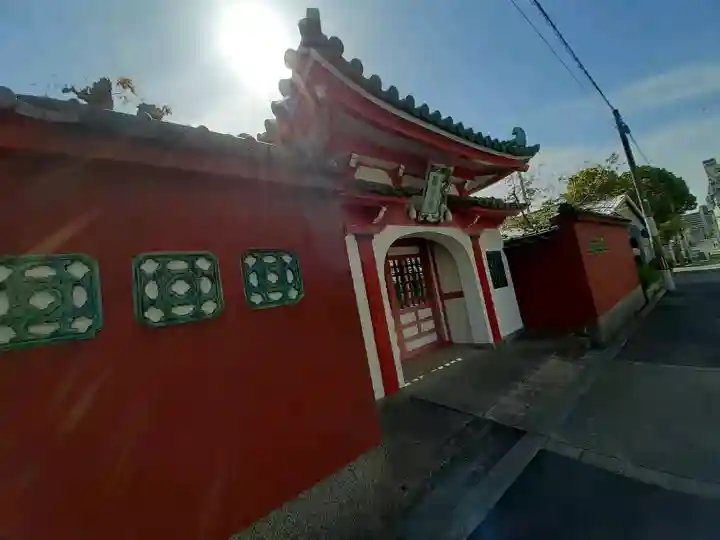 清壽院(清寿院)・大阪関帝廟の{uncategorized: "未分類", other: "その他", undefined: "問題あり", building: "その他建物", grave: "お墓", sacred_gate: "鳥居", guardian: "狛犬", statue: "像", buddha: "仏像", history: "歴史", nature: "自然", garden: "庭園", animal: "動物", pagoda: "塔", temizu: "手水舎", mountain_gate: "山門・神門", sanctuary: "本殿・本堂", subordinate: "末社・摂社", art: "芸術", scenery: "景色", jizo: "地蔵", ema: "絵馬", goshuin: "御朱印", omikuji: "おみくじ", items: "授与品その他", amulet: "お守り", goshuincho: "御朱印帳", eats: "食事", festival: "お祭り", votive_dance: "神楽", shichigosan: "七五三参", wedding: "結婚式", experience: "体験その他", initially: "初詣", around: "周辺", anti_infection: "感染症対策"}