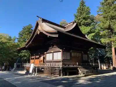 諏訪大社下社秋宮の本殿・本堂