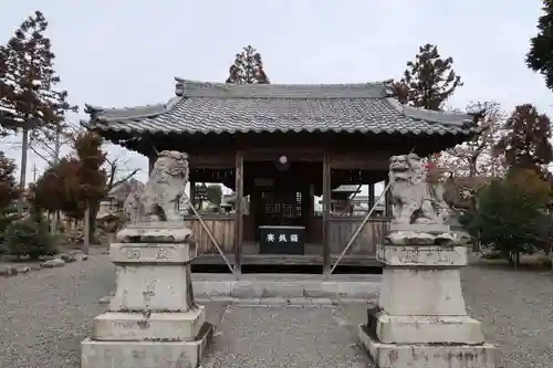 諏訪神社の本殿