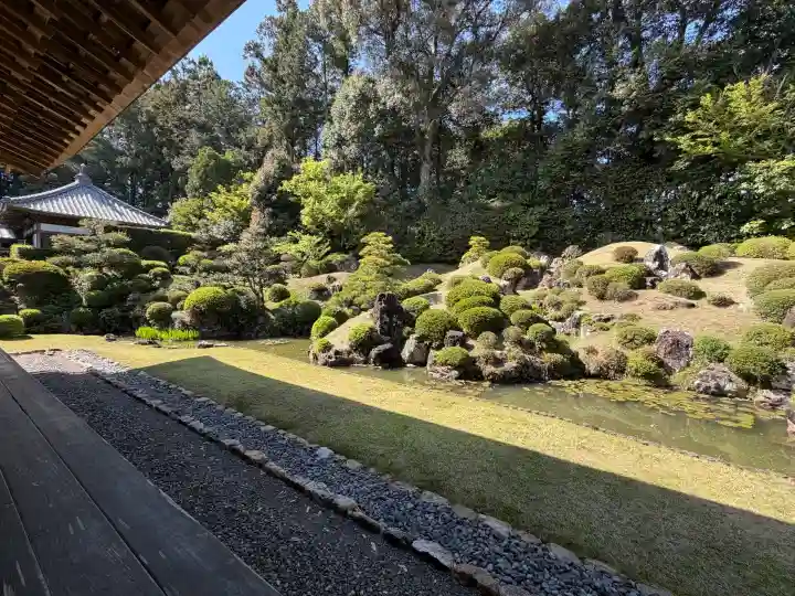 龍潭寺の{uncategorized: "未分類", other: "その他", undefined: "問題あり", building: "その他建物", grave: "お墓", sacred_gate: "鳥居", guardian: "狛犬", statue: "像", buddha: "仏像", history: "歴史", nature: "自然", garden: "庭園", animal: "動物", pagoda: "塔", temizu: "手水舎", mountain_gate: "山門・神門", sanctuary: "本殿・本堂", subordinate: "末社・摂社", art: "芸術", scenery: "景色", jizo: "地蔵", ema: "絵馬", goshuin: "御朱印", omikuji: "おみくじ", items: "授与品その他", amulet: "お守り", goshuincho: "御朱印帳", eats: "食事", festival: "お祭り", votive_dance: "神楽", shichigosan: "七五三参", wedding: "結婚式", experience: "体験その他", initially: "初詣", around: "周辺", anti_infection: "感染症対策"}