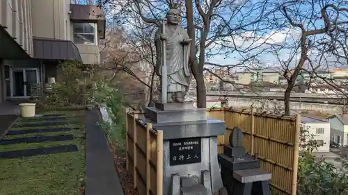 日頭山　立雲寺の像