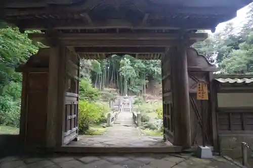 月照寺の山門