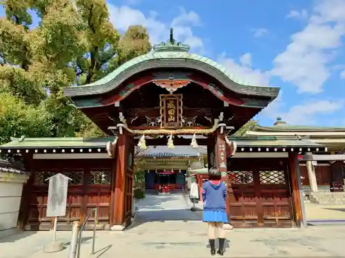 西宮成田山円満寺（圓満寺）の山門・神門