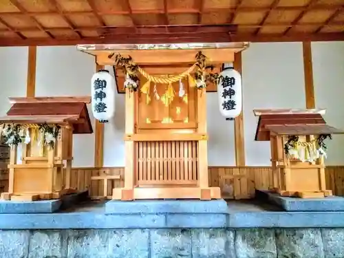 篭山神社の本殿