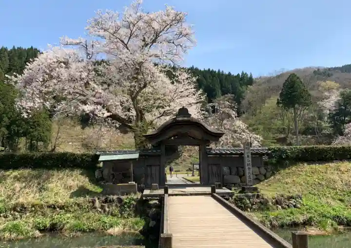 朝倉神社の山門・神門