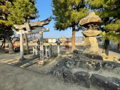 天神社遥拝所の{uncategorized: "未分類", other: "その他", undefined: "問題あり", building: "その他建物", grave: "お墓", sacred_gate: "鳥居", guardian: "狛犬", statue: "像", buddha: "仏像", history: "歴史", nature: "自然", garden: "庭園", animal: "動物", pagoda: "塔", temizu: "手水舎", mountain_gate: "山門・神門", sanctuary: "本殿・本堂", subordinate: "末社・摂社", art: "芸術", scenery: "景色", jizo: "地蔵", ema: "絵馬", goshuin: "御朱印", omikuji: "おみくじ", items: "授与品その他", amulet: "お守り", goshuincho: "御朱印帳", eats: "食事", festival: "お祭り", votive_dance: "神楽", shichigosan: "七五三参", wedding: "結婚式", experience: "体験その他", initially: "初詣", around: "周辺", anti_infection: "感染症対策"}