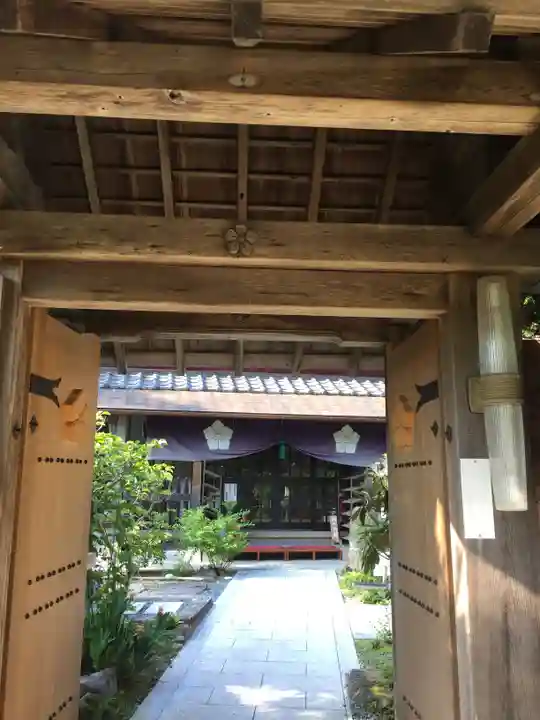 谷性寺の山門・神門