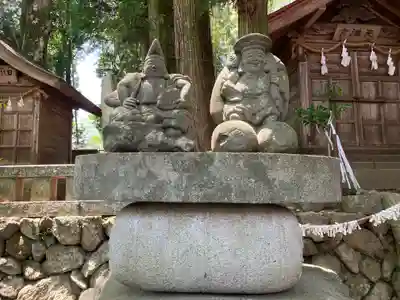 白山社 里宮の像