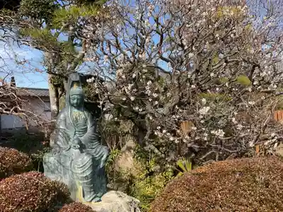 引接寺の像