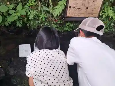 貴船神社の{uncategorized: "未分類", other: "その他", undefined: "問題あり", building: "その他建物", grave: "お墓", sacred_gate: "鳥居", guardian: "狛犬", statue: "像", buddha: "仏像", history: "歴史", nature: "自然", garden: "庭園", animal: "動物", pagoda: "塔", temizu: "手水舎", mountain_gate: "山門・神門", sanctuary: "本殿・本堂", subordinate: "末社・摂社", art: "芸術", scenery: "景色", jizo: "地蔵", ema: "絵馬", goshuin: "御朱印", omikuji: "おみくじ", items: "授与品その他", amulet: "お守り", goshuincho: "御朱印帳", eats: "食事", festival: "お祭り", votive_dance: "神楽", shichigosan: "七五三参", wedding: "結婚式", experience: "体験その他", initially: "初詣", around: "周辺", anti_infection: "感染症対策"}