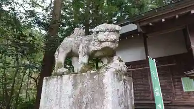 青渭神社里宮の狛犬