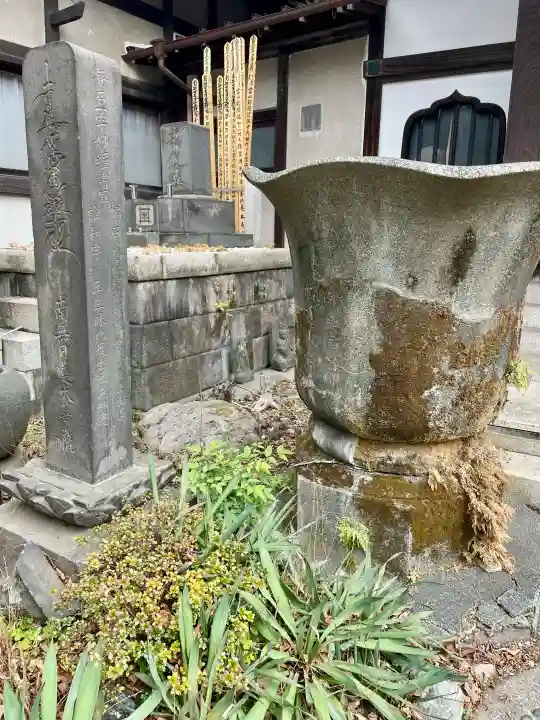 本寿寺の{uncategorized: "未分類", other: "その他", undefined: "問題あり", building: "その他建物", grave: "お墓", sacred_gate: "鳥居", guardian: "狛犬", statue: "像", buddha: "仏像", history: "歴史", nature: "自然", garden: "庭園", animal: "動物", pagoda: "塔", temizu: "手水舎", mountain_gate: "山門・神門", sanctuary: "本殿・本堂", subordinate: "末社・摂社", art: "芸術", scenery: "景色", jizo: "地蔵", ema: "絵馬", goshuin: "御朱印", omikuji: "おみくじ", items: "授与品その他", amulet: "お守り", goshuincho: "御朱印帳", eats: "食事", festival: "お祭り", votive_dance: "神楽", shichigosan: "七五三参", wedding: "結婚式", experience: "体験その他", initially: "初詣", around: "周辺", anti_infection: "感染症対策"}
