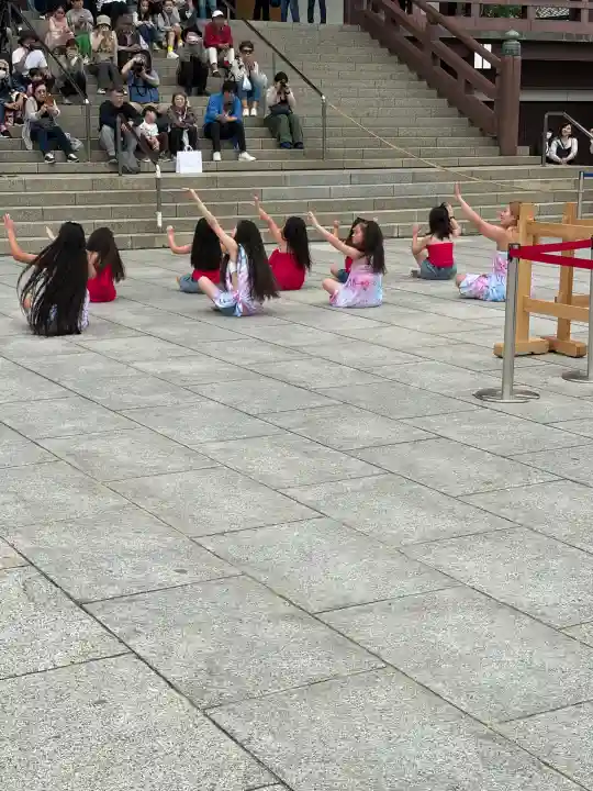 西新井大師総持寺の{uncategorized: "未分類", other: "その他", undefined: "問題あり", building: "その他建物", grave: "お墓", sacred_gate: "鳥居", guardian: "狛犬", statue: "像", buddha: "仏像", history: "歴史", nature: "自然", garden: "庭園", animal: "動物", pagoda: "塔", temizu: "手水舎", mountain_gate: "山門・神門", sanctuary: "本殿・本堂", subordinate: "末社・摂社", art: "芸術", scenery: "景色", jizo: "地蔵", ema: "絵馬", goshuin: "御朱印", omikuji: "おみくじ", items: "授与品その他", amulet: "お守り", goshuincho: "御朱印帳", eats: "食事", festival: "お祭り", votive_dance: "神楽", shichigosan: "七五三参", wedding: "結婚式", experience: "体験その他", initially: "初詣", around: "周辺", anti_infection: "感染症対策"}