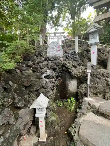 多摩川浅間神社の{uncategorized: "未分類", other: "その他", undefined: "問題あり", building: "その他建物", grave: "お墓", sacred_gate: "鳥居", guardian: "狛犬", statue: "像", buddha: "仏像", history: "歴史", nature: "自然", garden: "庭園", animal: "動物", pagoda: "塔", temizu: "手水舎", mountain_gate: "山門・神門", sanctuary: "本殿・本堂", subordinate: "末社・摂社", art: "芸術", scenery: "景色", jizo: "地蔵", ema: "絵馬", goshuin: "御朱印", omikuji: "おみくじ", items: "授与品その他", amulet: "お守り", goshuincho: "御朱印帳", eats: "食事", festival: "お祭り", votive_dance: "神楽", shichigosan: "七五三参", wedding: "結婚式", experience: "体験その他", initially: "初詣", around: "周辺", anti_infection: "感染症対策"}