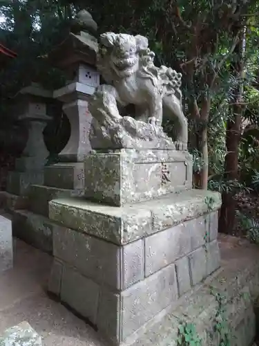 素鵞熊野神社の狛犬