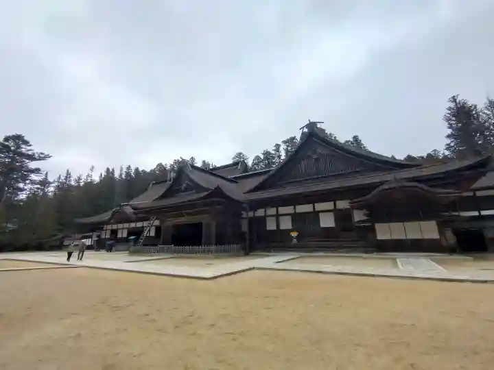 高野山金剛峯寺の{uncategorized: "未分類", other: "その他", undefined: "問題あり", building: "その他建物", grave: "お墓", sacred_gate: "鳥居", guardian: "狛犬", statue: "像", buddha: "仏像", history: "歴史", nature: "自然", garden: "庭園", animal: "動物", pagoda: "塔", temizu: "手水舎", mountain_gate: "山門・神門", sanctuary: "本殿・本堂", subordinate: "末社・摂社", art: "芸術", scenery: "景色", jizo: "地蔵", ema: "絵馬", goshuin: "御朱印", omikuji: "おみくじ", items: "授与品その他", amulet: "お守り", goshuincho: "御朱印帳", eats: "食事", festival: "お祭り", votive_dance: "神楽", shichigosan: "七五三参", wedding: "結婚式", experience: "体験その他", initially: "初詣", around: "周辺", anti_infection: "感染症対策"}