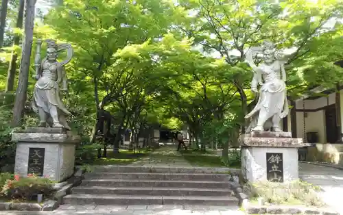 呑山観音寺の像