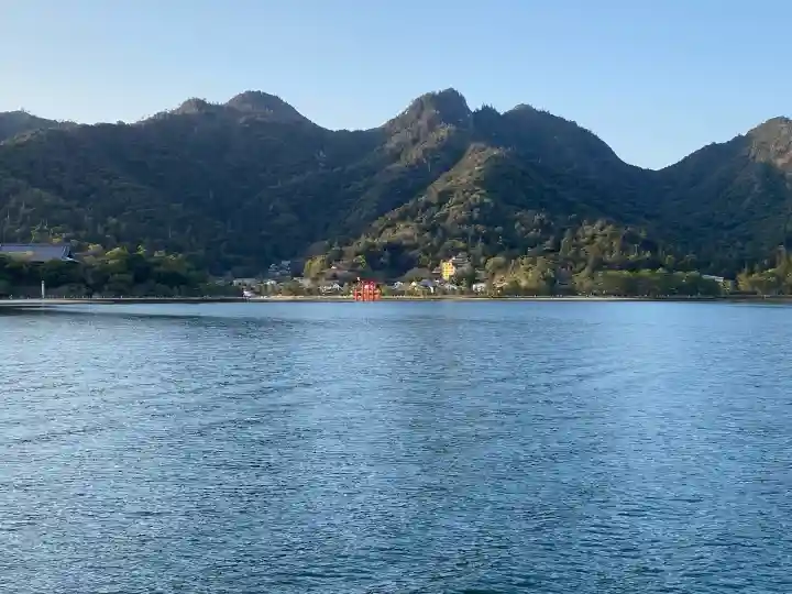 厳島神社の{uncategorized: "未分類", other: "その他", undefined: "問題あり", building: "その他建物", grave: "お墓", sacred_gate: "鳥居", guardian: "狛犬", statue: "像", buddha: "仏像", history: "歴史", nature: "自然", garden: "庭園", animal: "動物", pagoda: "塔", temizu: "手水舎", mountain_gate: "山門・神門", sanctuary: "本殿・本堂", subordinate: "末社・摂社", art: "芸術", scenery: "景色", jizo: "地蔵", ema: "絵馬", goshuin: "御朱印", omikuji: "おみくじ", items: "授与品その他", amulet: "お守り", goshuincho: "御朱印帳", eats: "食事", festival: "お祭り", votive_dance: "神楽", shichigosan: "七五三参", wedding: "結婚式", experience: "体験その他", initially: "初詣", around: "周辺", anti_infection: "感染症対策"}