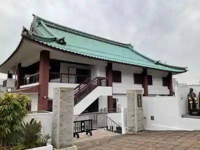 三宝寺の本殿・本堂
