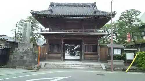 本覚寺の山門・神門