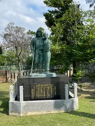 沖縄県護国神社の像