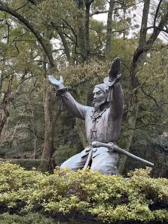 出雲大社の{uncategorized: "未分類", other: "その他", undefined: "問題あり", building: "その他建物", grave: "お墓", sacred_gate: "鳥居", guardian: "狛犬", statue: "像", buddha: "仏像", history: "歴史", nature: "自然", garden: "庭園", animal: "動物", pagoda: "塔", temizu: "手水舎", mountain_gate: "山門・神門", sanctuary: "本殿・本堂", subordinate: "末社・摂社", art: "芸術", scenery: "景色", jizo: "地蔵", ema: "絵馬", goshuin: "御朱印", omikuji: "おみくじ", items: "授与品その他", amulet: "お守り", goshuincho: "御朱印帳", eats: "食事", festival: "お祭り", votive_dance: "神楽", shichigosan: "七五三参", wedding: "結婚式", experience: "体験その他", initially: "初詣", around: "周辺", anti_infection: "感染症対策"}