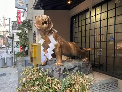 少彦名神社の{uncategorized: "未分類", other: "その他", undefined: "問題あり", building: "その他建物", grave: "お墓", sacred_gate: "鳥居", guardian: "狛犬", statue: "像", buddha: "仏像", history: "歴史", nature: "自然", garden: "庭園", animal: "動物", pagoda: "塔", temizu: "手水舎", mountain_gate: "山門・神門", sanctuary: "本殿・本堂", subordinate: "末社・摂社", art: "芸術", scenery: "景色", jizo: "地蔵", ema: "絵馬", goshuin: "御朱印", omikuji: "おみくじ", items: "授与品その他", amulet: "お守り", goshuincho: "御朱印帳", eats: "食事", festival: "お祭り", votive_dance: "神楽", shichigosan: "七五三参", wedding: "結婚式", experience: "体験その他", initially: "初詣", around: "周辺", anti_infection: "感染症対策"}