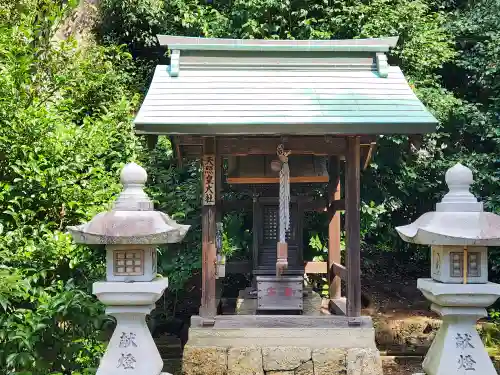 石上神社の末社