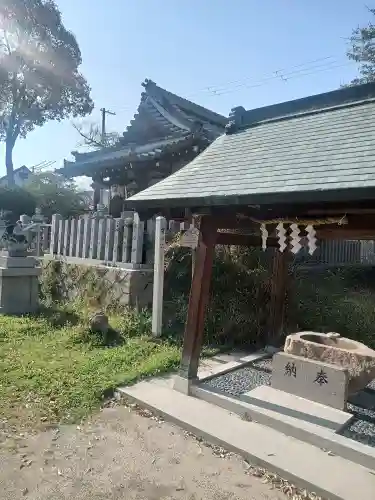 西川八幡神社の{uncategorized: "未分類", other: "その他", undefined: "問題あり", building: "その他建物", grave: "お墓", sacred_gate: "鳥居", guardian: "狛犬", statue: "像", buddha: "仏像", history: "歴史", nature: "自然", garden: "庭園", animal: "動物", pagoda: "塔", temizu: "手水舎", mountain_gate: "山門・神門", sanctuary: "本殿・本堂", subordinate: "末社・摂社", art: "芸術", scenery: "景色", jizo: "地蔵", ema: "絵馬", goshuin: "御朱印", omikuji: "おみくじ", items: "授与品その他", amulet: "お守り", goshuincho: "御朱印帳", eats: "食事", festival: "お祭り", votive_dance: "神楽", shichigosan: "七五三参", wedding: "結婚式", experience: "体験その他", initially: "初詣", around: "周辺", anti_infection: "感染症対策"}
