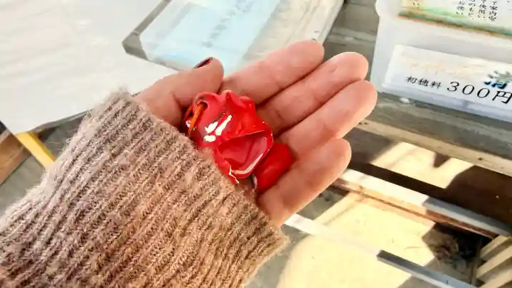 七重浜海津見神社の{uncategorized: "未分類", other: "その他", undefined: "問題あり", building: "その他建物", grave: "お墓", sacred_gate: "鳥居", guardian: "狛犬", statue: "像", buddha: "仏像", history: "歴史", nature: "自然", garden: "庭園", animal: "動物", pagoda: "塔", temizu: "手水舎", mountain_gate: "山門・神門", sanctuary: "本殿・本堂", subordinate: "末社・摂社", art: "芸術", scenery: "景色", jizo: "地蔵", ema: "絵馬", goshuin: "御朱印", omikuji: "おみくじ", items: "授与品その他", amulet: "お守り", goshuincho: "御朱印帳", eats: "食事", festival: "お祭り", votive_dance: "神楽", shichigosan: "七五三参", wedding: "結婚式", experience: "体験その他", initially: "初詣", around: "周辺", anti_infection: "感染症対策"}