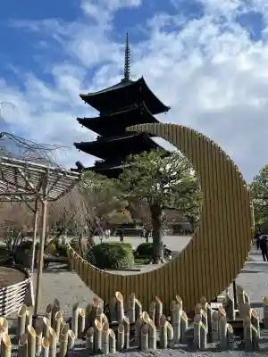 東寺（教王護国寺）の{uncategorized: "未分類", other: "その他", undefined: "問題あり", building: "その他建物", grave: "お墓", sacred_gate: "鳥居", guardian: "狛犬", statue: "像", buddha: "仏像", history: "歴史", nature: "自然", garden: "庭園", animal: "動物", pagoda: "塔", temizu: "手水舎", mountain_gate: "山門・神門", sanctuary: "本殿・本堂", subordinate: "末社・摂社", art: "芸術", scenery: "景色", jizo: "地蔵", ema: "絵馬", goshuin: "御朱印", omikuji: "おみくじ", items: "授与品その他", amulet: "お守り", goshuincho: "御朱印帳", eats: "食事", festival: "お祭り", votive_dance: "神楽", shichigosan: "七五三参", wedding: "結婚式", experience: "体験その他", initially: "初詣", around: "周辺", anti_infection: "感染症対策"}