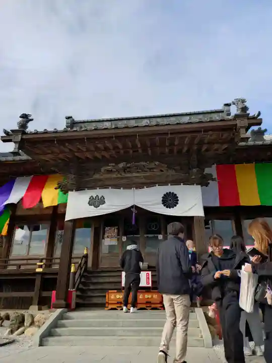 埼玉厄除け開運大師・龍泉寺(切り絵御朱印発祥の寺)の{uncategorized: "未分類", other: "その他", undefined: "問題あり", building: "その他建物", grave: "お墓", sacred_gate: "鳥居", guardian: "狛犬", statue: "像", buddha: "仏像", history: "歴史", nature: "自然", garden: "庭園", animal: "動物", pagoda: "塔", temizu: "手水舎", mountain_gate: "山門・神門", sanctuary: "本殿・本堂", subordinate: "末社・摂社", art: "芸術", scenery: "景色", jizo: "地蔵", ema: "絵馬", goshuin: "御朱印", omikuji: "おみくじ", items: "授与品その他", amulet: "お守り", goshuincho: "御朱印帳", eats: "食事", festival: "お祭り", votive_dance: "神楽", shichigosan: "七五三参", wedding: "結婚式", experience: "体験その他", initially: "初詣", around: "周辺", anti_infection: "感染症対策"}