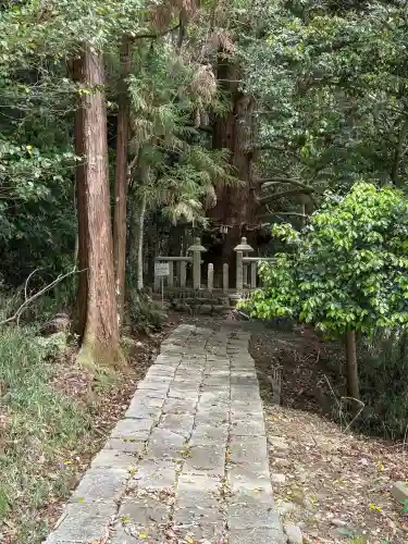 五百井神社の{uncategorized: "未分類", other: "その他", undefined: "問題あり", building: "その他建物", grave: "お墓", sacred_gate: "鳥居", guardian: "狛犬", statue: "像", buddha: "仏像", history: "歴史", nature: "自然", garden: "庭園", animal: "動物", pagoda: "塔", temizu: "手水舎", mountain_gate: "山門・神門", sanctuary: "本殿・本堂", subordinate: "末社・摂社", art: "芸術", scenery: "景色", jizo: "地蔵", ema: "絵馬", goshuin: "御朱印", omikuji: "おみくじ", items: "授与品その他", amulet: "お守り", goshuincho: "御朱印帳", eats: "食事", festival: "お祭り", votive_dance: "神楽", shichigosan: "七五三参", wedding: "結婚式", experience: "体験その他", initially: "初詣", around: "周辺", anti_infection: "感染症対策"}